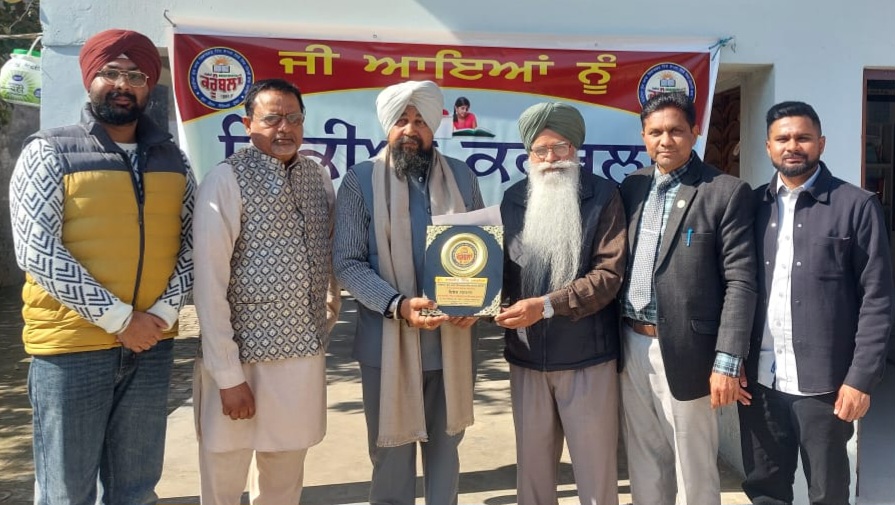 Daljit Ajnoha honoured by Nikkiya Karumbalan Publications